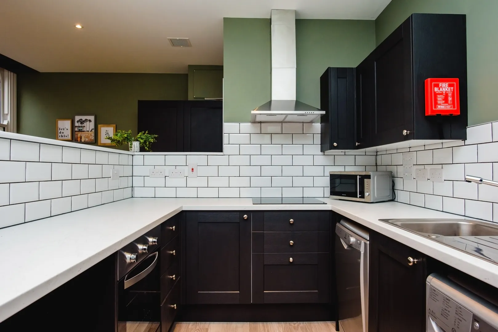 Flat A, 25 Lister Gate - Luxury 5 Bed City Centre Apartment - Image 11